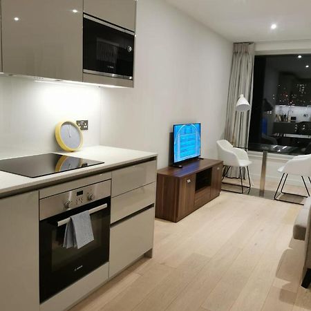 Comfy 1 Bed Studio 1 Minute From Train Station Apartment Londra Exterior foto